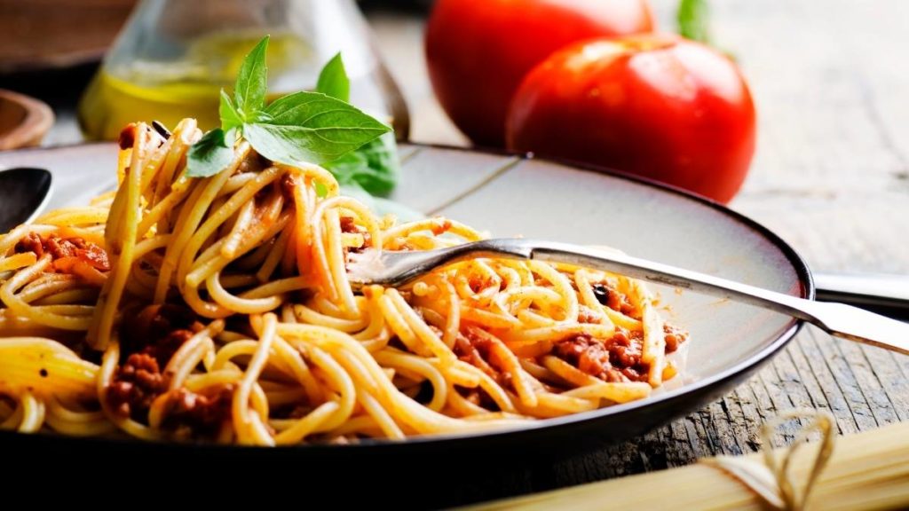 Easy and Tasty Spaghetti Bolognese - The Kids Favourite!